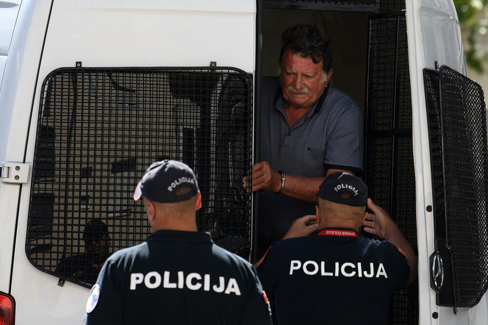 Sa privođenja Rajkovića na saslušanje (arhiva), Foto: Boris Pejović