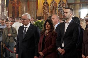 Spajić i Mandić na Vaskršnjoj liturgiji u Hramu Hristovog...