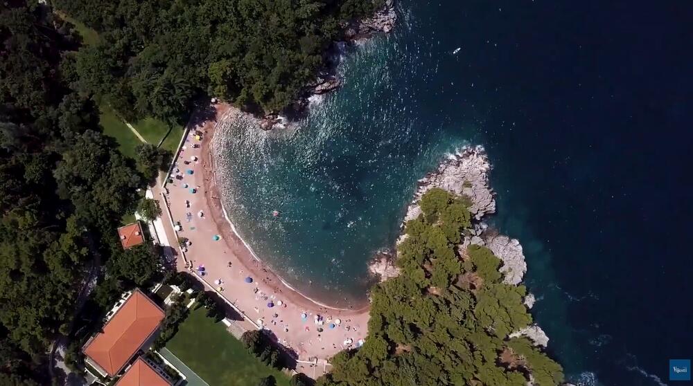 Kraljičina plaža do večeri samo za goste Amana, bez značajnih...