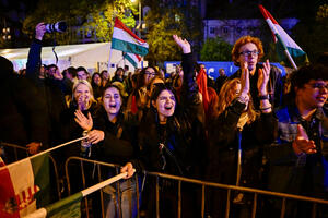 Orban priznao poraz, Tisa osvojila dvotrećinsku većinu u mađarskom...