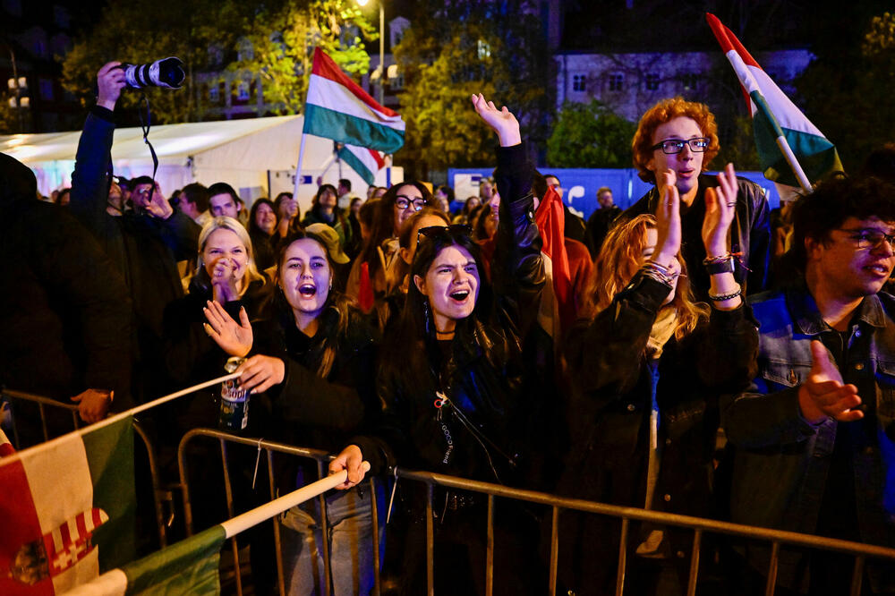 Radost Mađarovih pristalica nakon objavljivanja djelimičnih rezultata, Foto: REUTERS