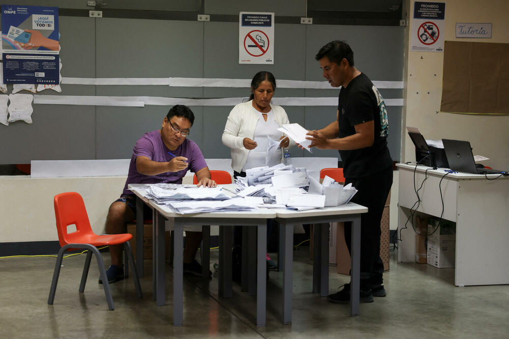 Problemi s brojanjem glasova na izborima u Peruu, glasanje se...