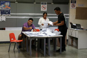 Problemi s brojanjem glasova na izborima u Peruu, glasanje se...