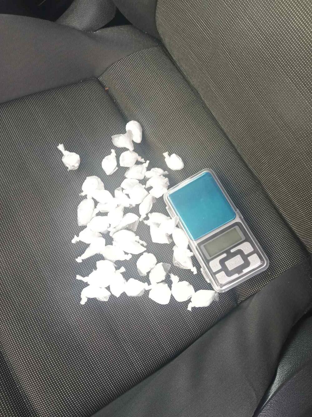 Nikšićka policija pronašla 41 pakovanje kokaina, uhapšene tri osobe