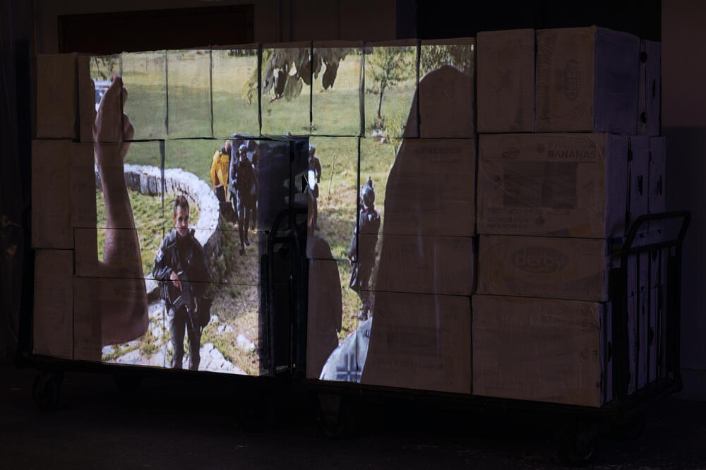 Video instalacija &ldquo;Keep at 58 F or 14 C Video 6&rsquo; 06&rdquo;&rdquo; (kutije), Foto: Dejan Kalezić