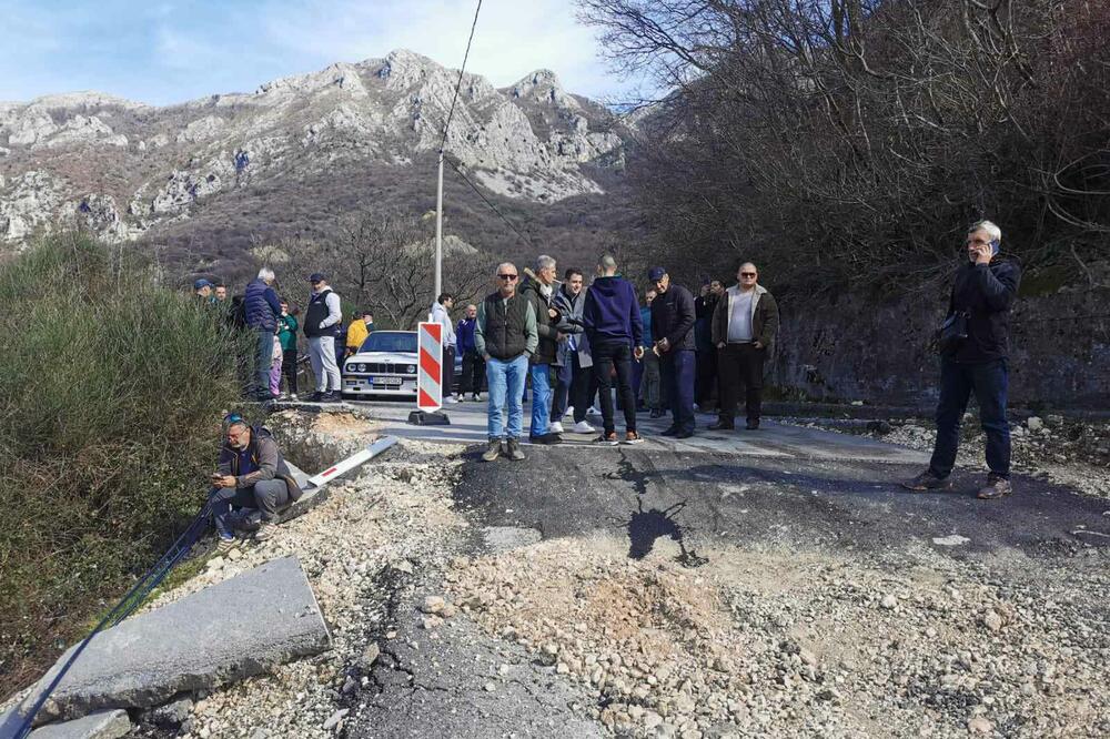 Put u katastrofalnom stanju, Foto: Privatna arhiva