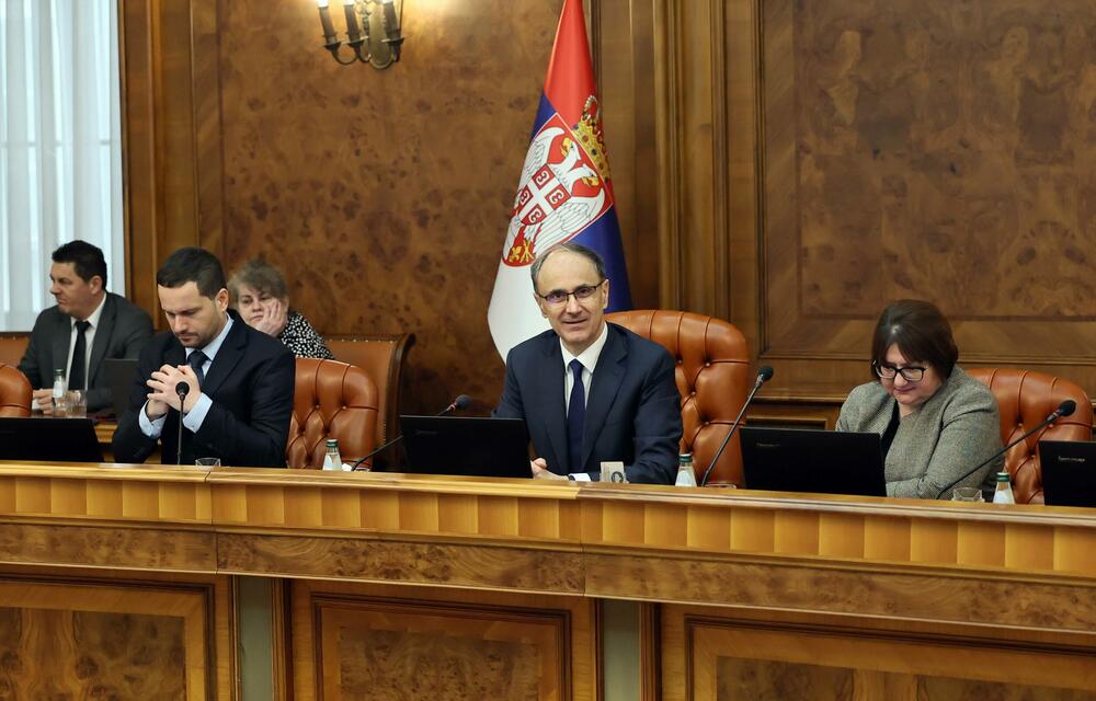 Ministri u Vladi Srbije samo pomoćni radnici koji grade Vučićev...