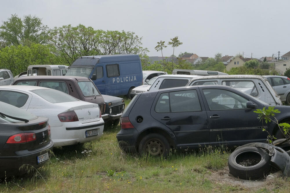 Sa parkinga Uprave za državnu imovinu, Foto: Risto Božović