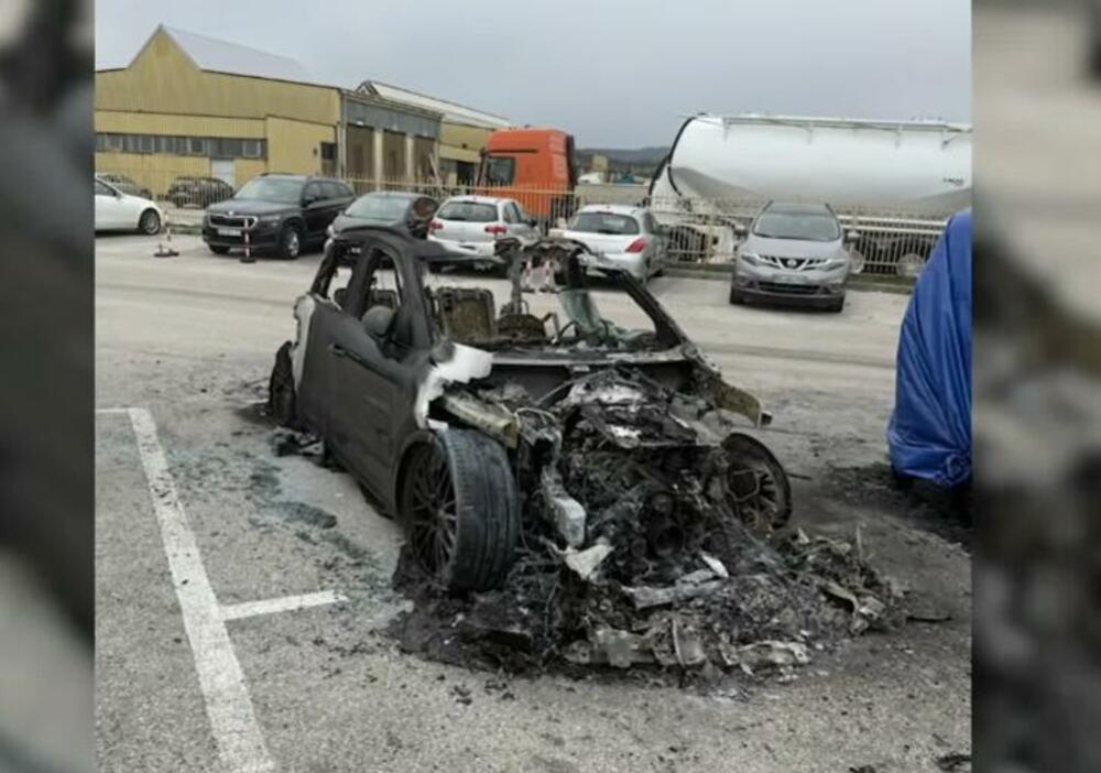 Na carinskom terminalu u Nikšiću izgorio luksuzni auto, vlasnik...