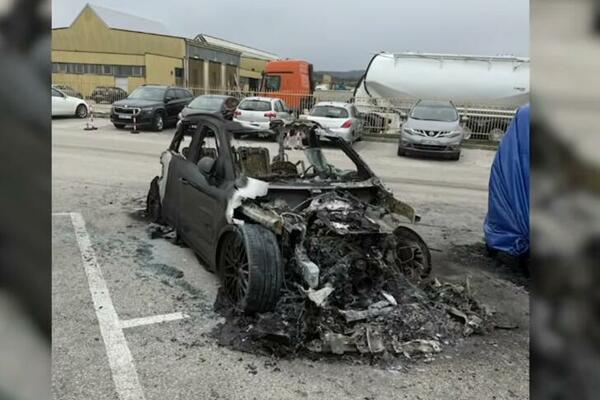 Na carinskom terminalu u Nikšiću izgorio luksuzni auto, vlasnik...
