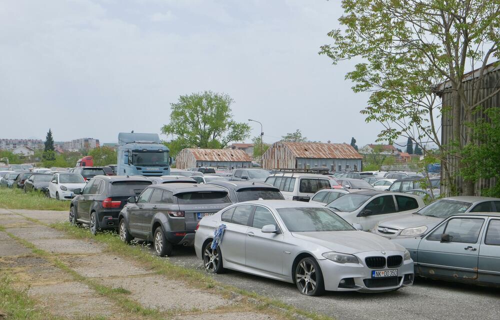 Zapalio automobile vrijedne oko milion eura, pa bez žurbe napustio...