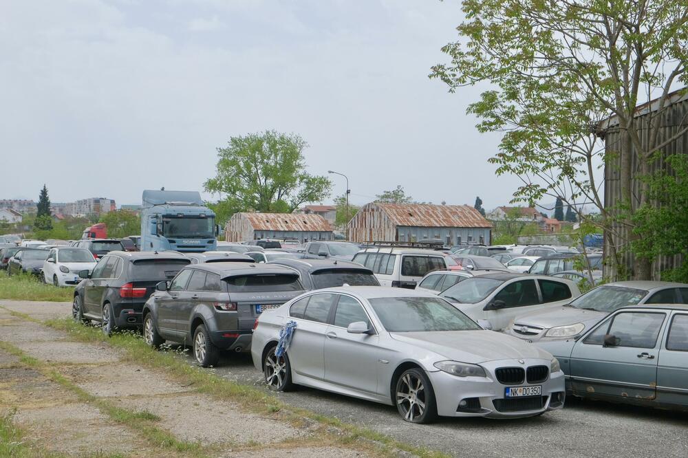 Parking Uprave za imovinu, Foto: Risto Božović
