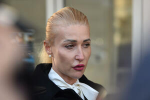 Ljiljana Simović: Suprug me vodio na sastanke radi prevođenja,...