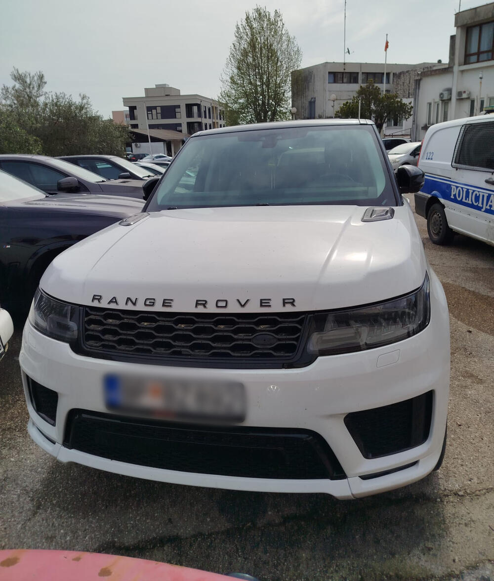 <p>Sumnja se da su Goran Dulović (43), Dalibor Marković (32) i Ljuan Taganović (43) izvršili krivična djela koja im se stavljaju na teret na način što su u kontinuitetu, uz prijetnje po život i tijelo oštećenog, koristeći njegove teške imovinske prilike i nuždu, ugovarali i obezbijedili nesrazmjernu imovinsku korist za sebe</p>