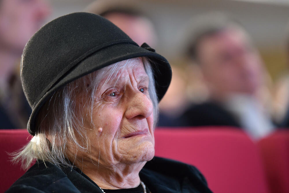 <p>U Podgorici održana komemoracija legendarnom treneru na kojoj su govorili predsjednik KSCG Dragan Bokan, Vujoševićeva sestra od ujaka Jelena Pavićević, selektor našeg nacionaalnog tima Zvezdan Mitrović i gradonačelnik Podgorice Saša Mujović</p>  <p>"Bio je Podgoričanin i Crnogorac po rođenju, Beograđanin po odrastanju, a po izboru i duhu građanin svijeta", naglasio je Bokan</p>