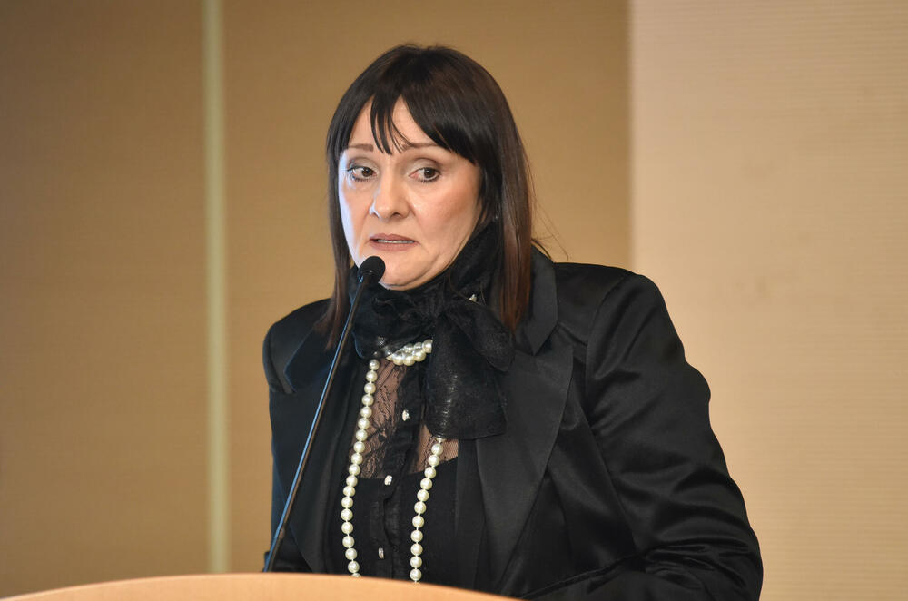 <p>U Podgorici održana komemoracija legendarnom treneru na kojoj su govorili predsjednik KSCG Dragan Bokan, Vujoševićeva sestra od ujaka Jelena Pavićević, selektor našeg nacionaalnog tima Zvezdan Mitrović i gradonačelnik Podgorice Saša Mujović</p>  <p>"Bio je Podgoričanin i Crnogorac po rođenju, Beograđanin po odrastanju, a po izboru i duhu građanin svijeta", naglasio je Bokan</p>