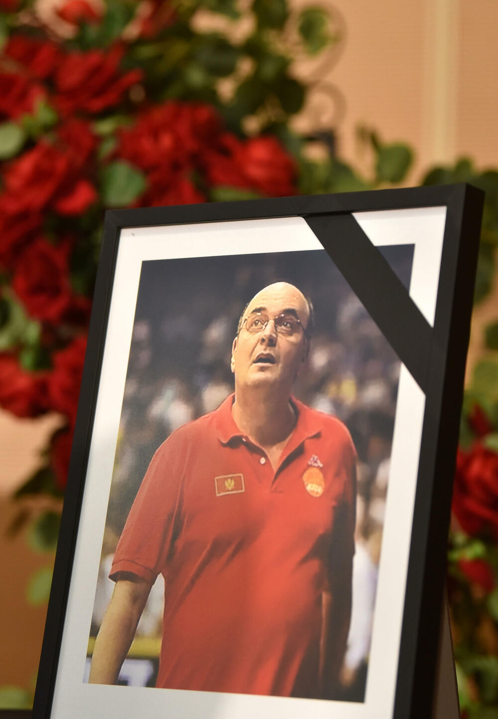 <p>U Podgorici održana komemoracija legendarnom treneru na kojoj su govorili predsjednik KSCG Dragan Bokan, Vujoševićeva sestra od ujaka Jelena Pavićević, selektor našeg nacionaalnog tima Zvezdan Mitrović i gradonačelnik Podgorice Saša Mujović</p>  <p>"Bio je Podgoričanin i Crnogorac po rođenju, Beograđanin po odrastanju, a po izboru i duhu građanin svijeta", naglasio je Bokan</p>