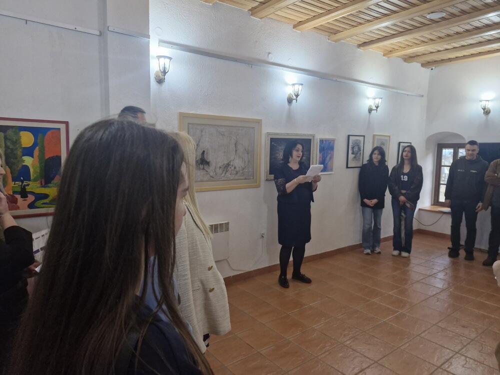 Otvorena izložba slika učenika i profesora