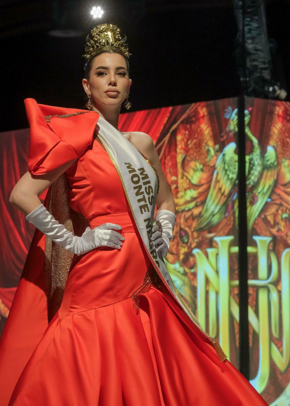 Ksenija Popović u modelu brenda Nurban