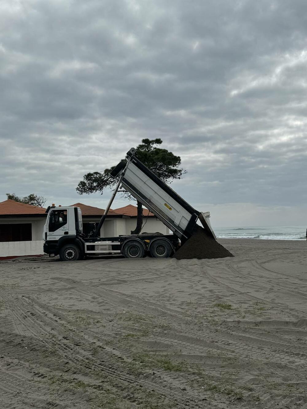 Počelo prihranjivanje plaža na Adi Bojani
