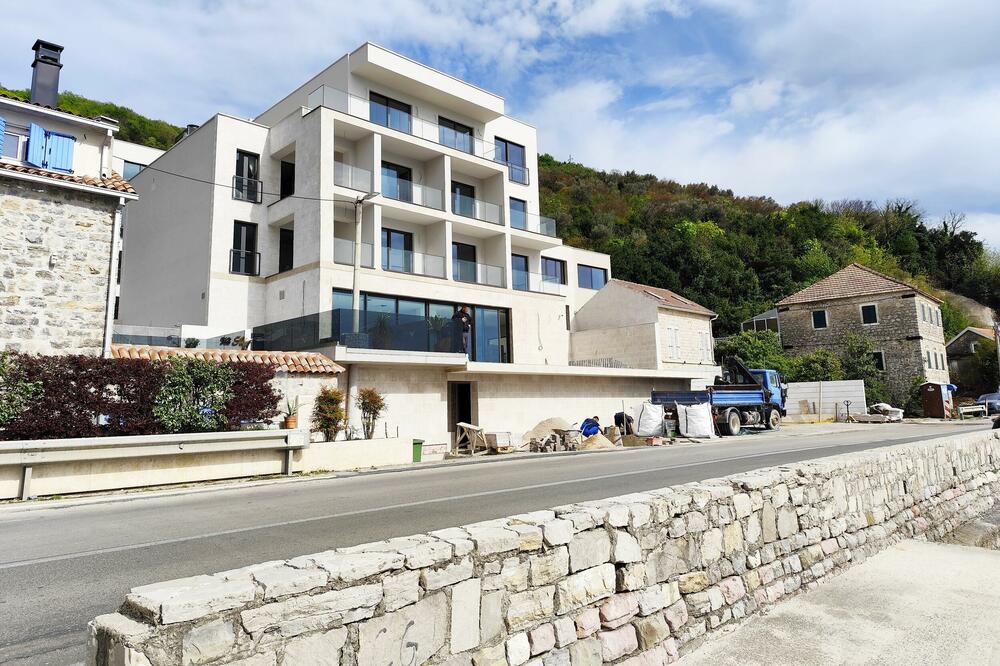 Sporni hotel &ldquo;Gugi Commerce&rdquo; na Opatovu, Foto: Siniša Luković