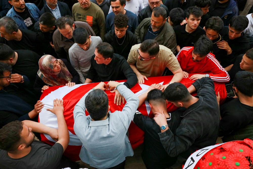 Sa sahrane jedne od žrtava napada u školi