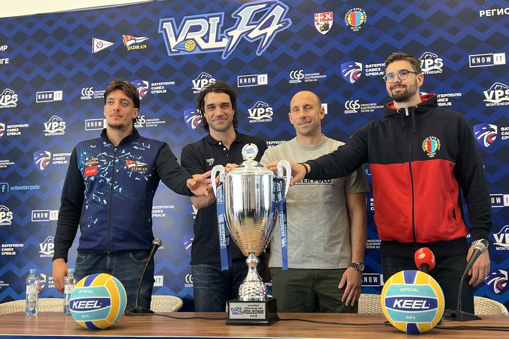 Kapiteni Radović, Brguljan, Prlainović i Repanović sa pehrom RVL, Foto: Kosta Bošković