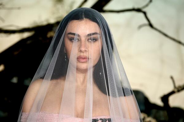 Charli XCX o novom albumu: "Plesni podijum je mrtav, sada pravimo...