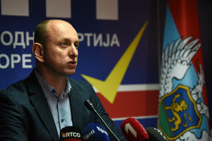 Kad ne zna šta će, zaigra na Kosovo: Knežević ponovo pokreće...