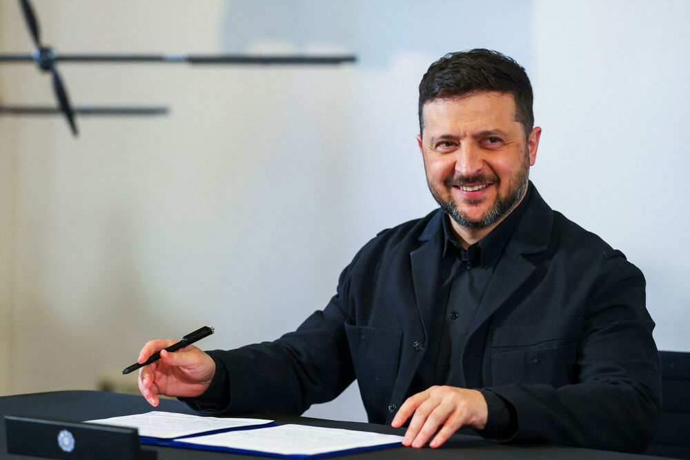 Zelenski se nada da SAD neće obustaviti isporuke oružja uprkos...