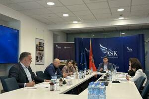 I kontrolori izbjegavaju kontrolu: Ćupić i Tomović kupili stan,...