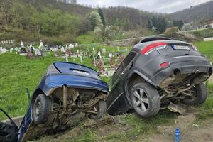 Više osoba povrijeđeno, jedna životno ugrožena, u saobraćajnoj...