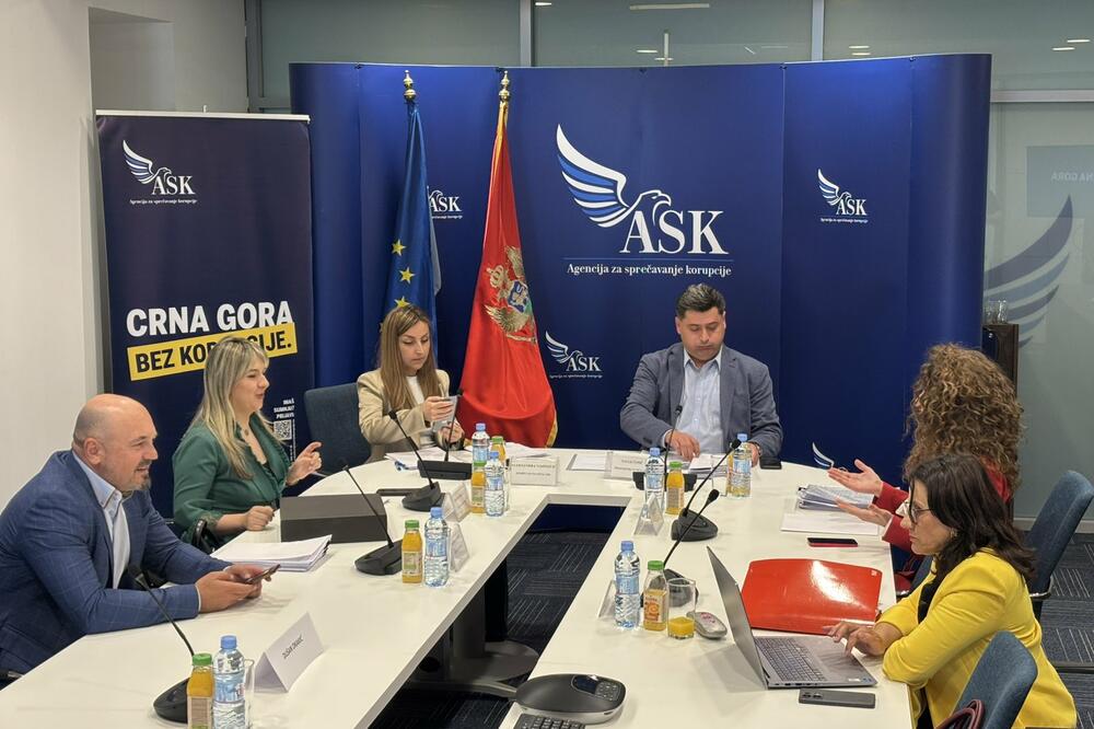 Sa sjednice Savjeta, Foto: Jelena Kočanović