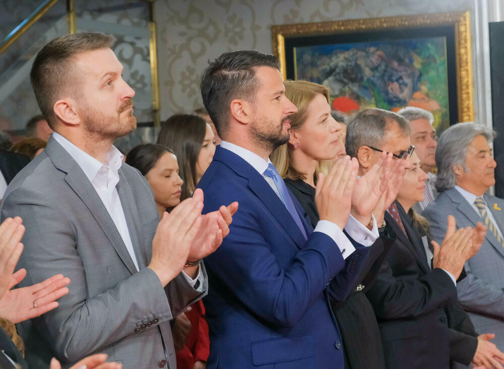 <p>U Vili Gorica su, povodom obilježavanja Dana Komore, svečano dodijeljene godišnje nagrade te PKCG &ndash; najznačajnija privredna priznanja u državi</p>  <p>Nagrade je uručio predsjednik Crne Gore, Jakov Milatović, u prisustvu predstavnika Vlade, institucija, diplomatskog kora i privrede</p>