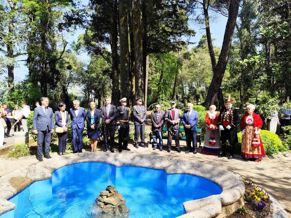 <p>Nizom manifestacija u Tivtu je obilježena 85. godišnjica poduhvata narodnih heroja Milana Spasića i Sergeja Mašere, koji su 17. aprila 1941. u vodama Tivatskog zaliva, žrtvujući svoje živote, digli u vazduuh razarač &ldquo;Zagreb&rdquo; i potonuli sa brodom</p>