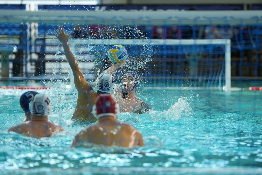 <p>Vaterpolisti Primorca bolji od Jadran M:tela u polufinalu Regionalne lige - sjajan meč velikih rivala riješen petercima (22:20)</p>