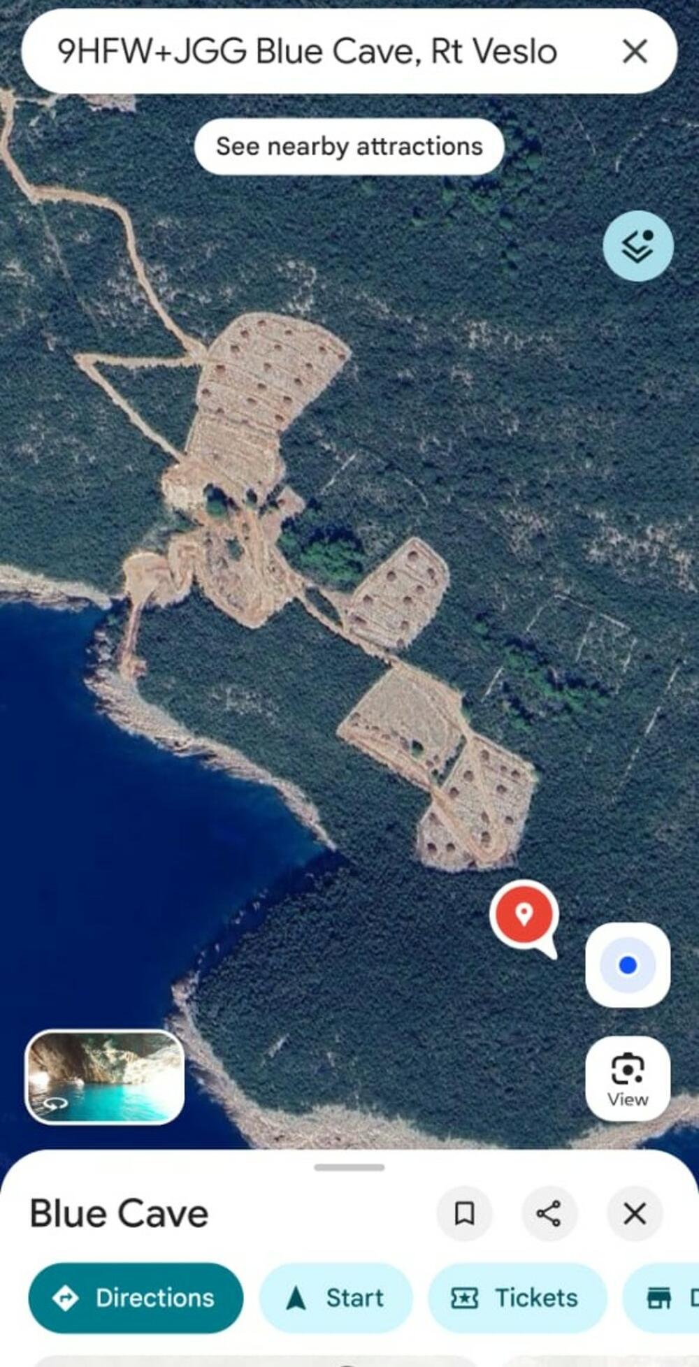 <p>Građevinska operativa je na obali i u zaleđu Vučje uvale koja se nalazi između rta Arza na ulazu u Boku i čuvene Plave špilje već počela sa kopanjem i pripremom terena za gradnju, kako nezvanično saznajemo, kompleksa eksluzivnih vila i apartmana za prodaju na tržištu</p>