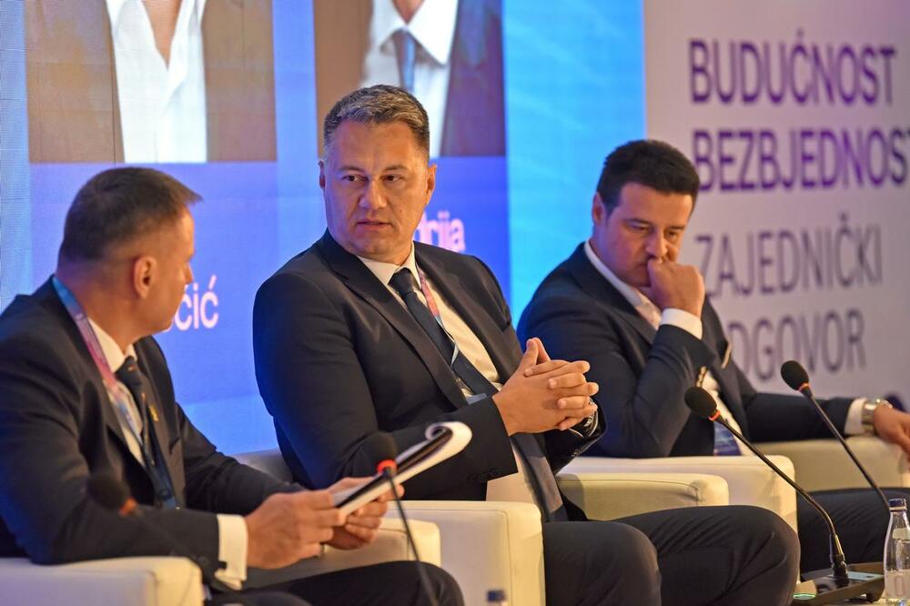 Laković nakonferenciji, Foto: RUP