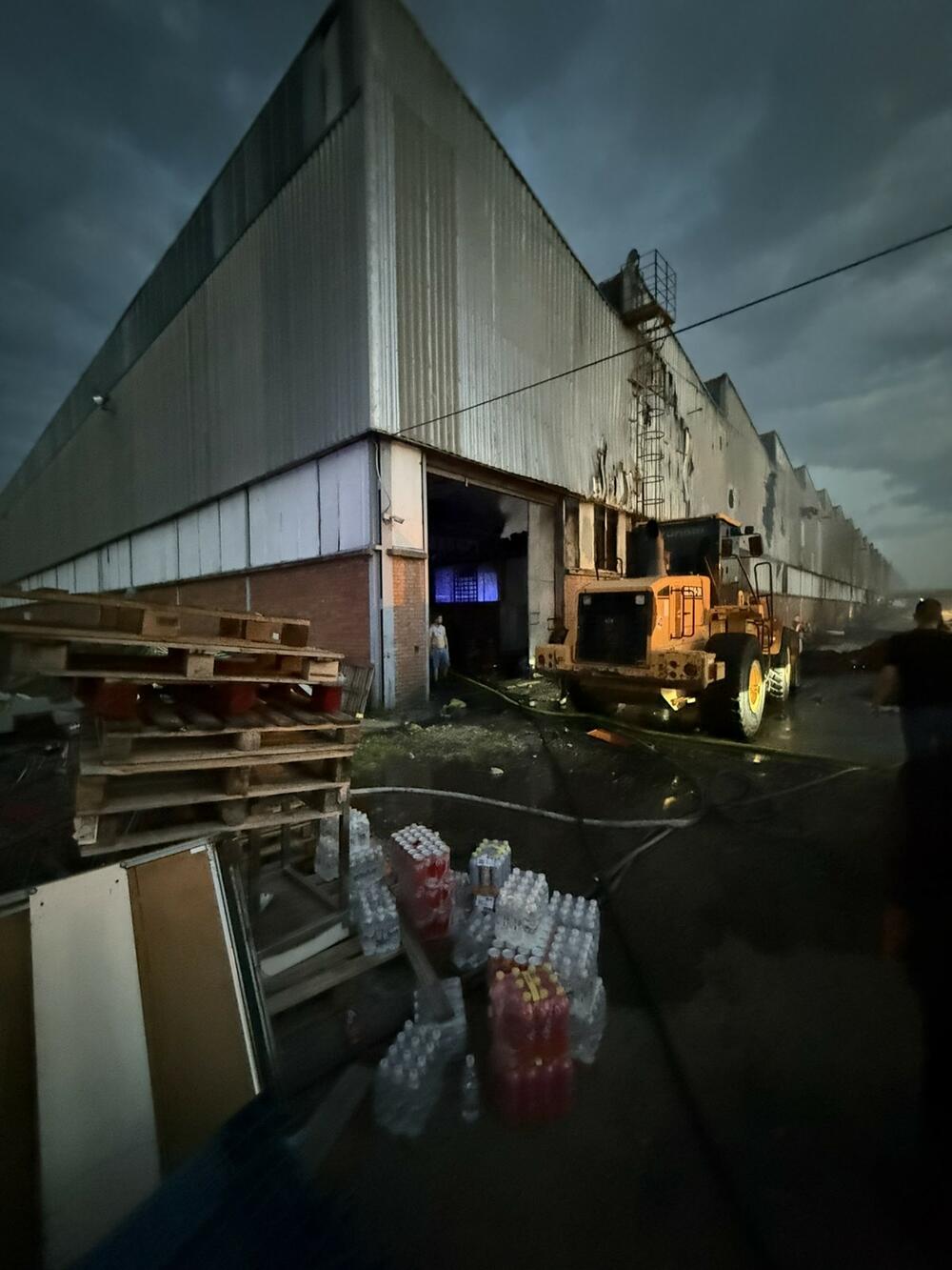 <p>U akciji je, prema riječima komandira podgoričke Službe zaštite i spašavanja učestvovalo devet vozila i 20-ak vatrogasaca</p>