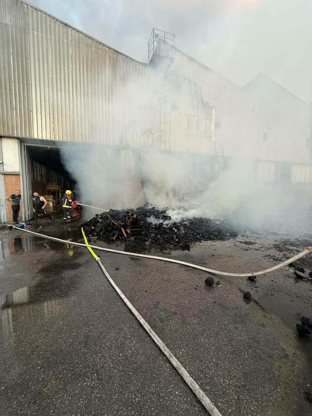 Lokalizovan požar u magacinu u krugu bivšeg KAP-a