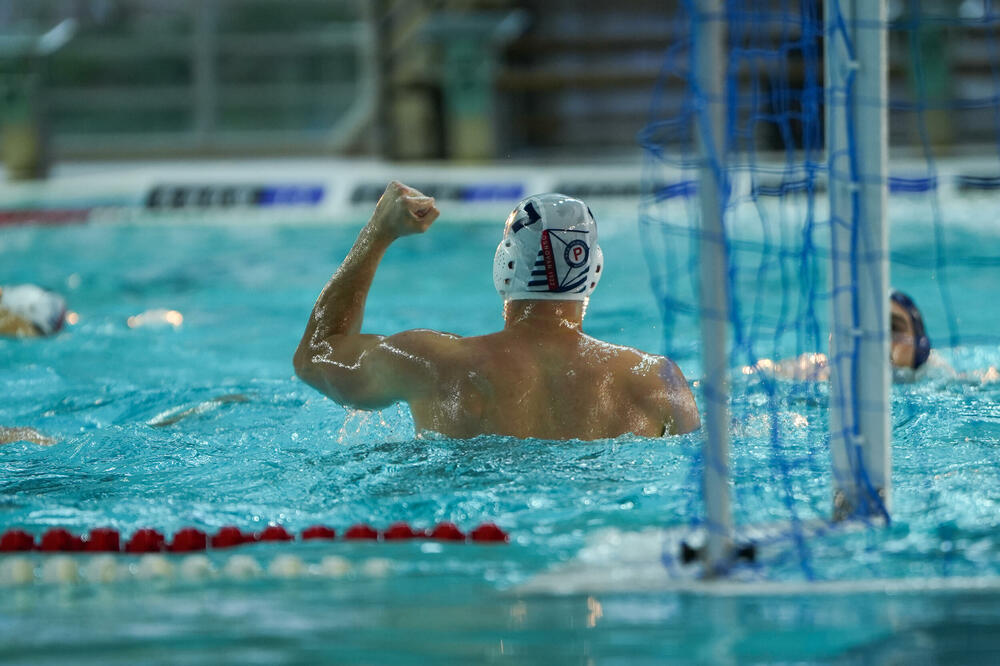 <p>Vaterpolisti Primorca bolji od Jadran M:tela u polufinalu Regionalne lige - sjajan meč velikih rivala riješen petercima (22:20)</p>