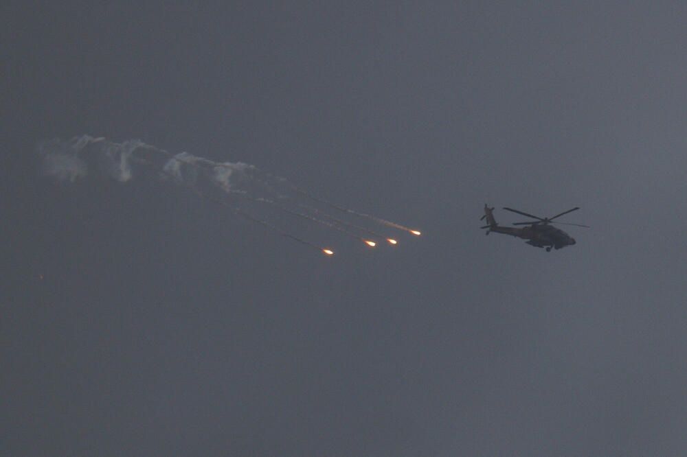Izraelski helikopter iznad Libana, Foto: REUTERS