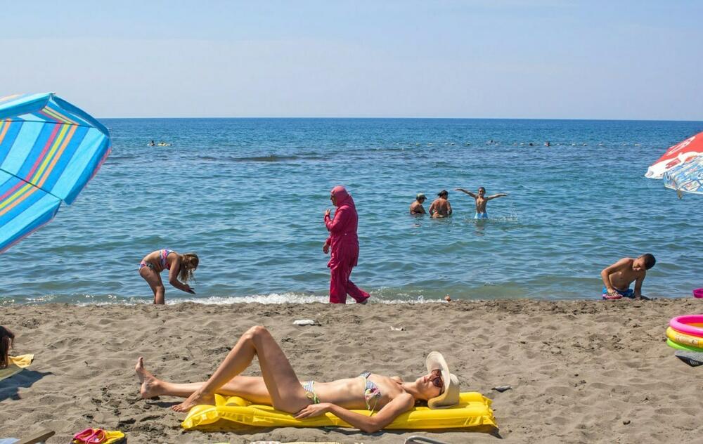 Izložba „Halal Riviera” u Tivtu