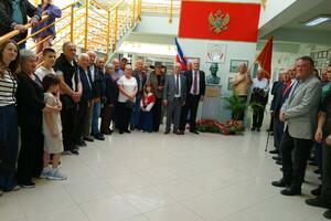 Ljuljđuraj: Vratiti u dvorište škole spomenik Mahmutu Lekiću,...