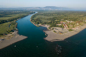 Na Adi Bojani ruše 11 nelegalnih kućica