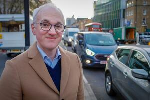 Udisao izduvne gasove da sazna šta zagađenje radi njegovom tijelu