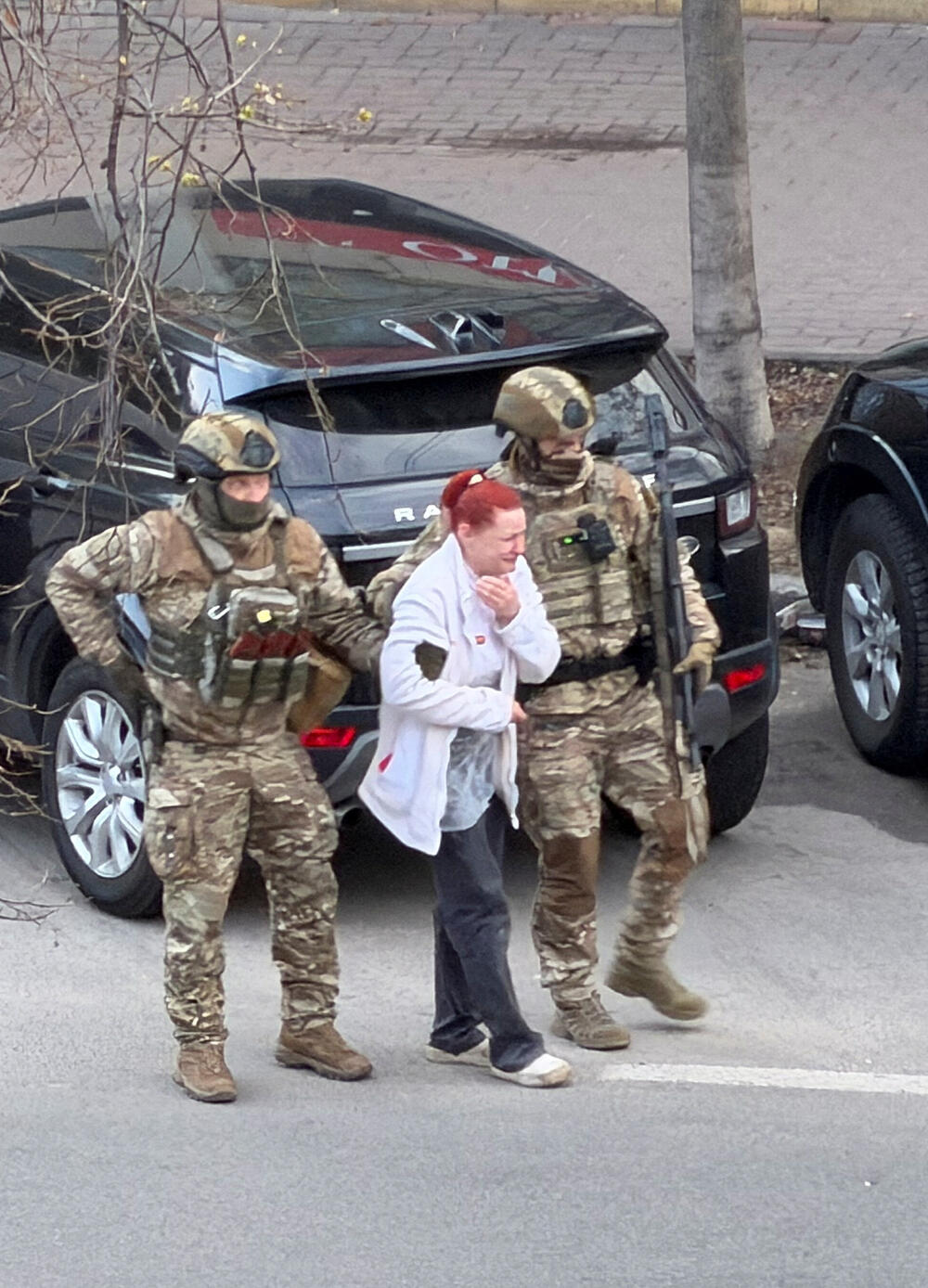 <p>Predsjednik Ukrajine Volodimir Zelenski rekao je u svom večernjem video obraćanju da se pucnjava dogodila u zelenilom okruženom okrugu Holosijivski i da je ranjeno 14 osoba, među kojima i jedan dvanaestogodišnji dječak</p>