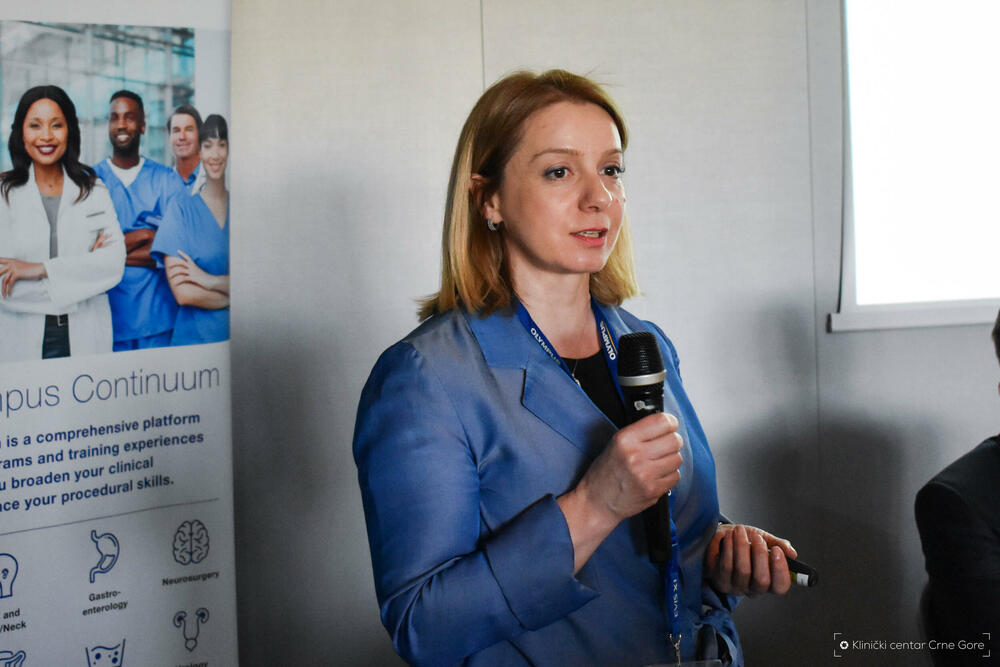 <p>&ldquo;Obuka je obuhvatala teorijski i praktiči dio, s ciljem unapređenja znanja i vještina u radu sa endoskopskom opremom i instrumentima&rdquo;, navodi se u saopštenju Kliničkog centra Crne Gore (KCCG)</p>