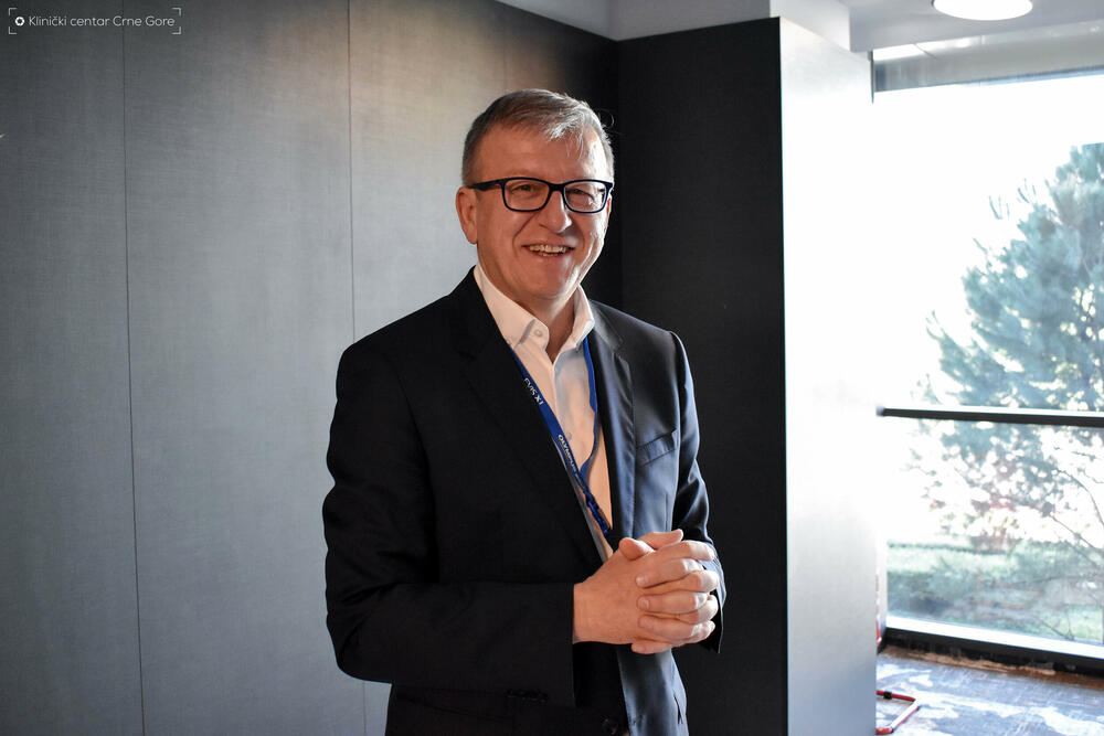 <p>&ldquo;Obuka je obuhvatala teorijski i praktiči dio, s ciljem unapređenja znanja i vještina u radu sa endoskopskom opremom i instrumentima&rdquo;, navodi se u saopštenju Kliničkog centra Crne Gore (KCCG)</p>