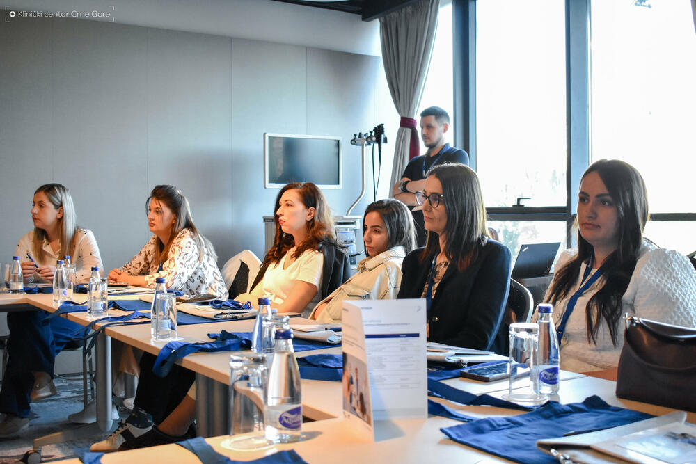 <p>&ldquo;Obuka je obuhvatala teorijski i praktiči dio, s ciljem unapređenja znanja i vještina u radu sa endoskopskom opremom i instrumentima&rdquo;, navodi se u saopštenju Kliničkog centra Crne Gore (KCCG)</p>